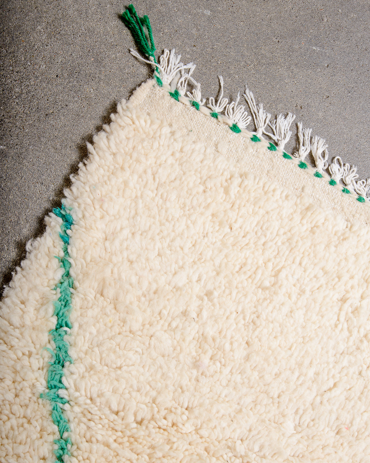 Modern designer handcrafted Berber rug from Morocco. Azilal rug with beautiful colours and patterns. Made of sheep’s wool and cotton.